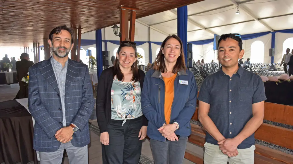 Javier Vergara y Michelle Shibar, Fundación Huella Local; Bárbara Wieland, Fundación Colbún; y Eduardo Reyes, Fundación Huella Local. | Diario La Tribuna