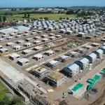 El megaproyecto se enmarca en el Plan de Emergencia Habitacional del Ministerio de Vivienda y Urbanismo (Minvu), con una inversión que alcanza los 17 mil 492 millones de pesos, Municipalidad de Los Ángeles