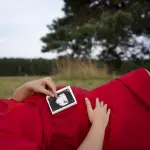 Podrían ocurrir mayores complicaciones cuando empiezan los peaks de temperaturas altas, especialmente cuando las mujeres están en el tercer trimestre de embarazo., freepik.es