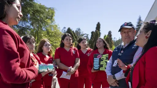 Seremi de Salud del Biobío entrega kits de autotest y preservativos a universitarios en campaña contra el VIH