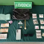 Mujer detenida por robo de celular