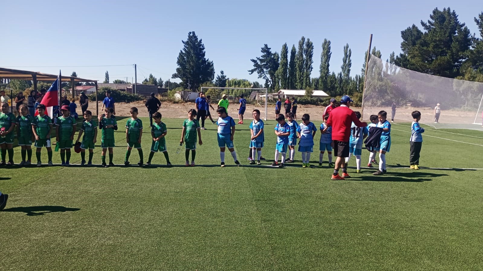 Con la participación de varias Escuelas de fútbol formativas se inauguró el recinto / La Tribuna