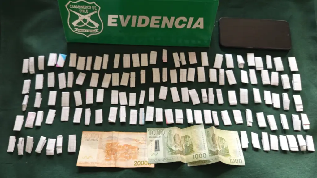 Hombre con 124 papelillos de pasta base de cocaína fue detenido durante patrullaje preventivo., Carabineros