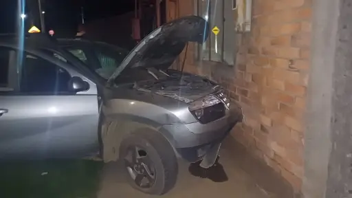 Conductor en estado de ebriedad impacta contra domicilio en Negrete