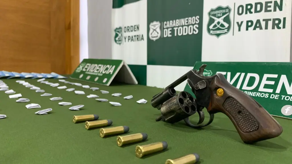 Droga y armas incautadas por el O.S.7 de Carabineros., Cedida