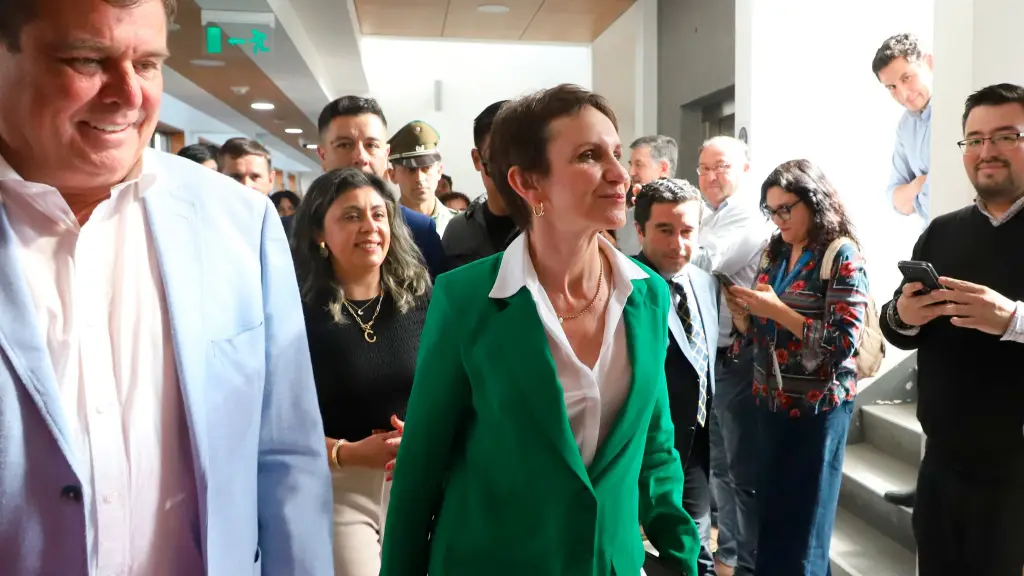 Según informó la Delegación Presidencial, un vehículo de Carabineros que formaba parte del convoy ministerial ocasionó un choque por alcance., Municipalidad de Cunco