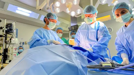  Clínica Andes Salud Concepción realiza la primera cirugía robótica de cáncer de estómago a paciente en lista de espera del sector público.