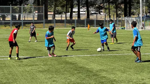 Los Diegos Guidi y Ruiz canalizan su experiencia formativa en programa para menores