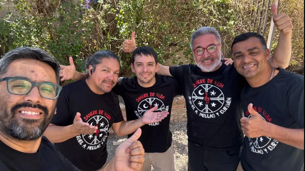 Miguel Ángel Pellao junto al grupo Curiwén en Olmué 2025 , Diario La Tribuna