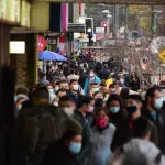 Gente centro de la ciudad, Archivo La Tribuna