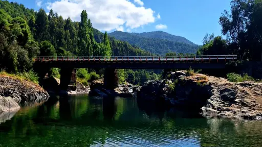 Encerrona en el puente Las Balsas: vecino alerta a la comunidad a tener precaución 