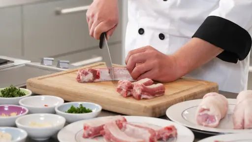 Chile consolida liderazgo en exportación de carne de cerdo y aves gracias a acuerdos estratégicos 