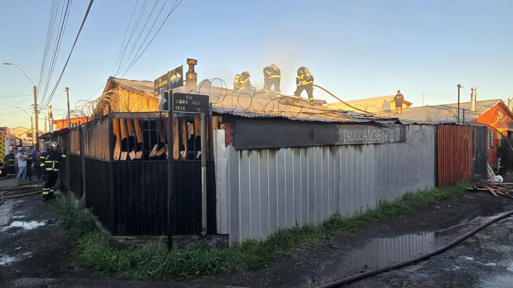 Emergencia en Villa Las Américas, Cuerpo de Bomberos Los Ángeles