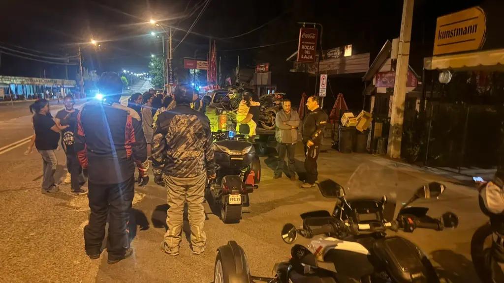 La comitiva de amigos de Manuel Villablanca espero sus restos en los Saltos del Laja para acompañarlo hasta su arribo a Los Ángeles., Cedida