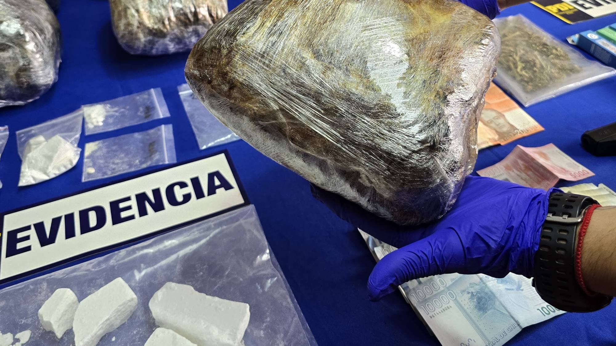 Cinco detenidos dejó operativo policial por tráfico de drogas en Los ...