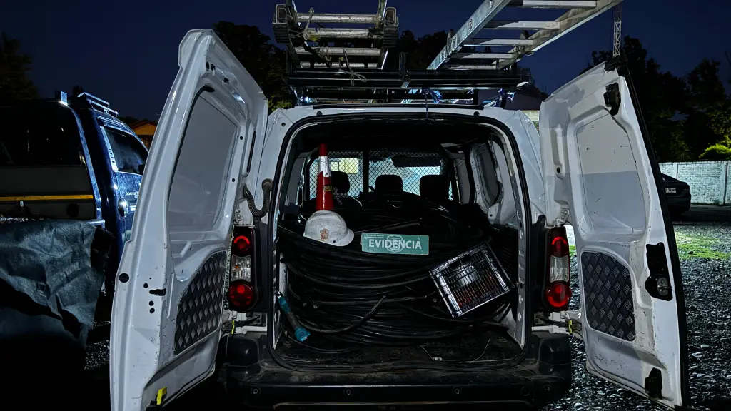 Detienen a falso trabajadores de comunicaciones