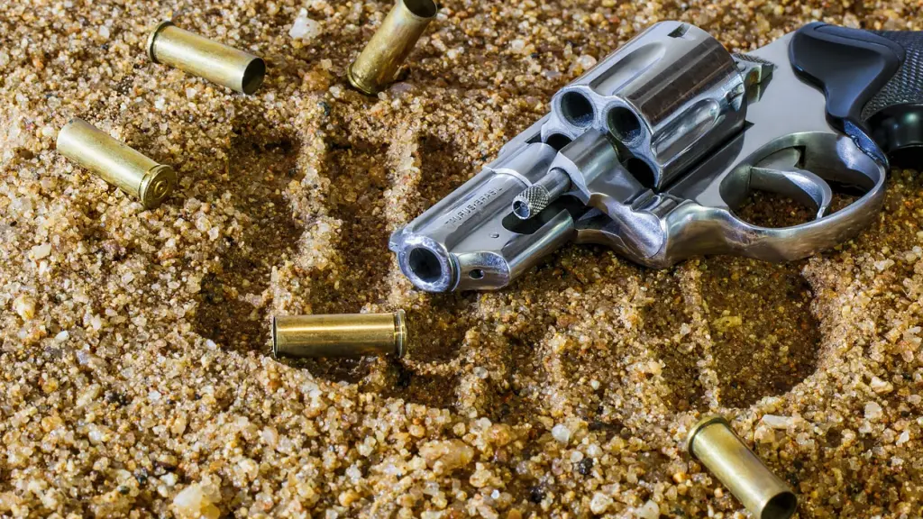 arma de fuego, revólver, bala, pistola, arma, crimen, peligro, disparo, escena del crimen, tiroteo, seguridad, delincuente, asesinato, peligroso, defensa, brown de seguridad, brown pistola, Pixabay