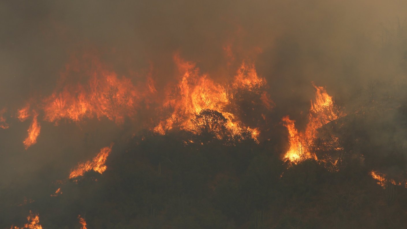 Incendio forestal en San Javier arrasa con 1.200 hectáreas y afecta a una vivienda / La Tribuna