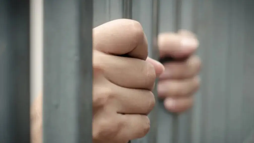 Detenida , refere