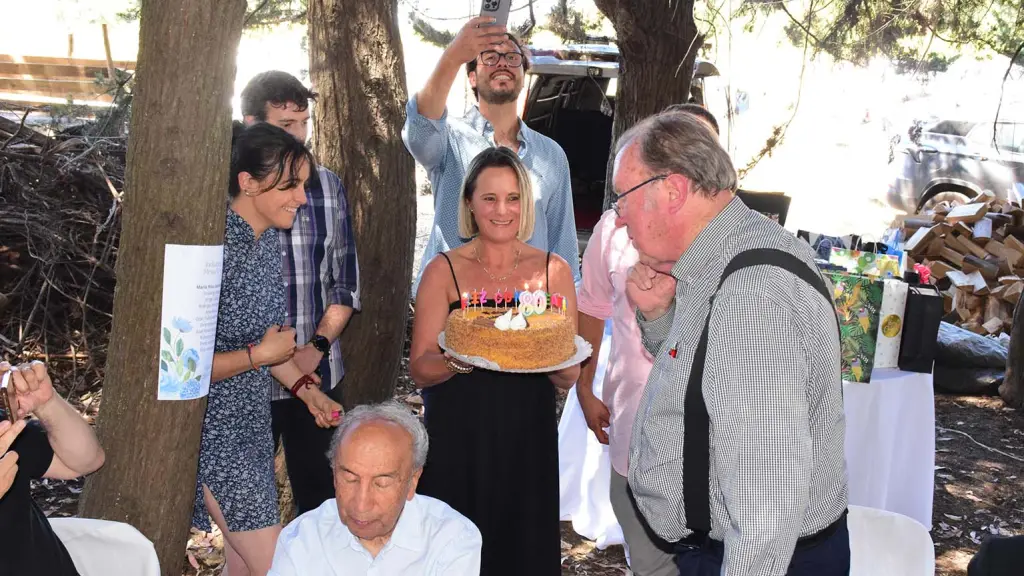 En la ocasión el ex senador festejó su cumpleaños.  En la imagen junto a sus hijos | Diario La Tribuna