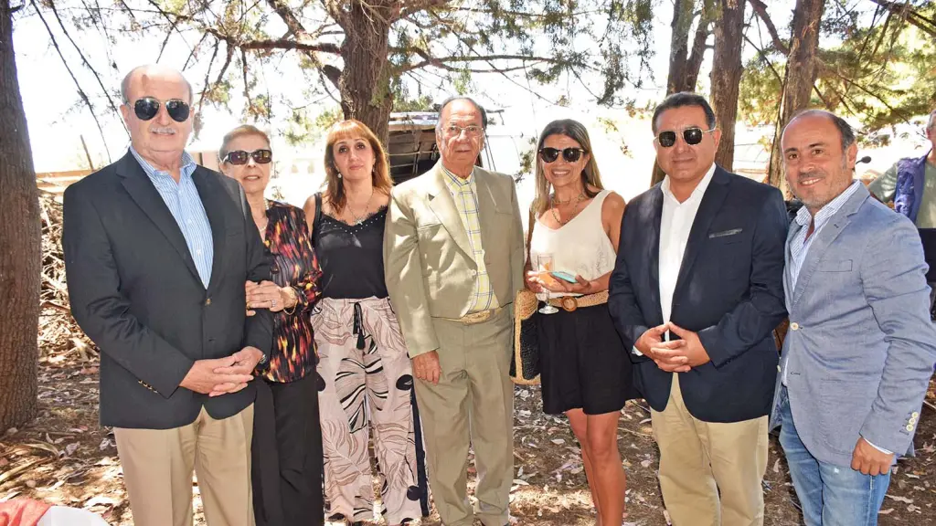 Tulio Hermosilla Arriagada, Taty de Hermosilla, Lorena Pérez; José Pérez Arriagada, alcalde de Los Ángeles; Marcela Jarpa, Freddy Martínez y Héctor Sepúlveda. | Diario La Tribuna