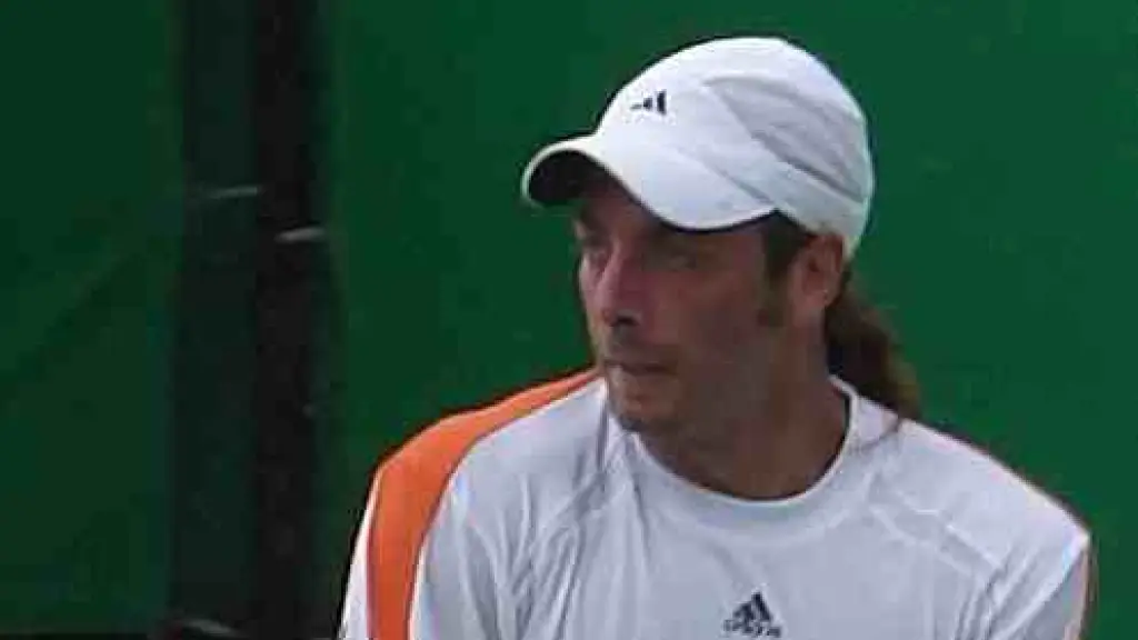 Antes de Atenas 2004, Massú ya había demostrado su talento en el circuito profesional, alcanzando el puesto número 9 del mundo en septiembre de ese año.