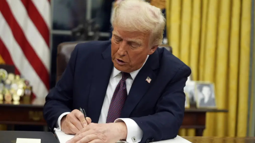 El TPS es una ayuda que se otorga a los ciudadanos de un determinado país que han emigrado a Estados Unidos por un desastre natural o un conflicto armado., AP