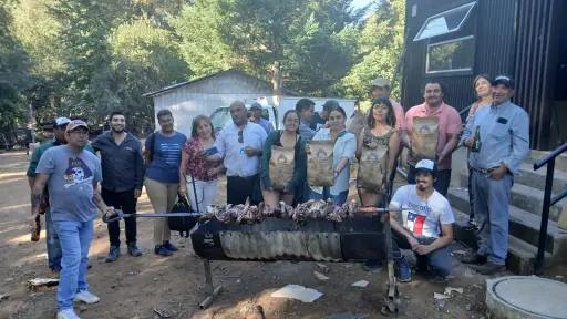 Carboneros de Quilaco llevan al mercado su producto estrella: carbón vegetal de alta calidad