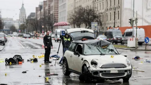 Pánico en Múnich: Atropello masivo a manifestantes deja al menos 30 heridos de gravedad 