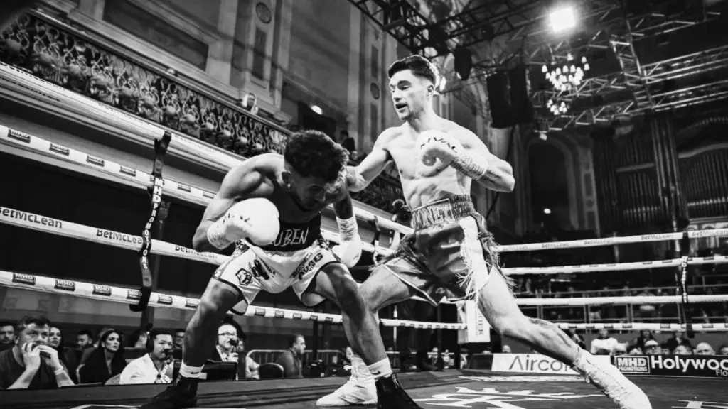 John Cooney vs Nathan Howels , WBC