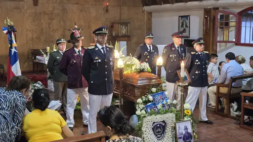 Con guardia de honor, Bomberos despide a voluntaria Catalina Pizarro    