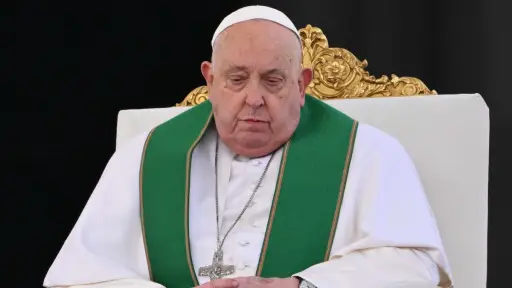 Papa Francisco enfrenta un delicado estado de salud por neumonía bilateral: Vaticano mantiene pronóstico reservado