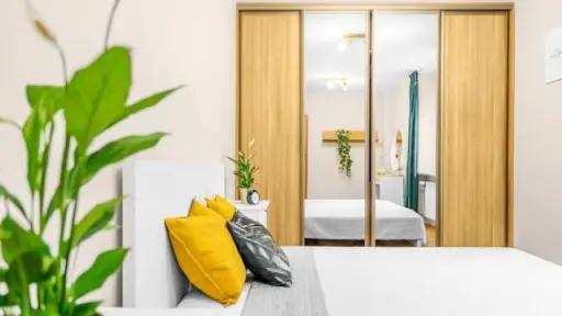 Clóset con espejo: diseño moderno y funcional para tu hogar