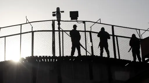 Así serán los nuevos uniformes que deberán usar los reos más peligrosos del país 