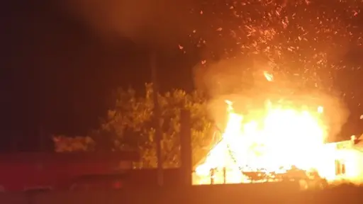 Se quedó dormido fumando: Hombre muere en incendio en Conchalí