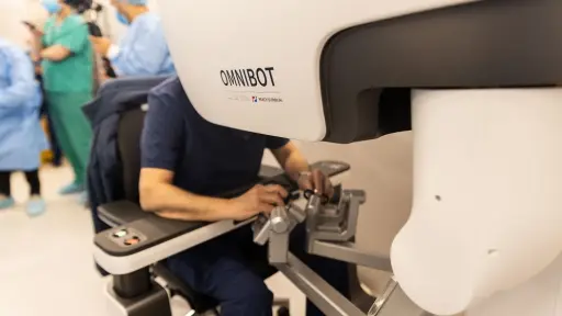 En Andes Salud Concepción robot Omnibot debutó en occidente con sus primeras cirugías en Chile 