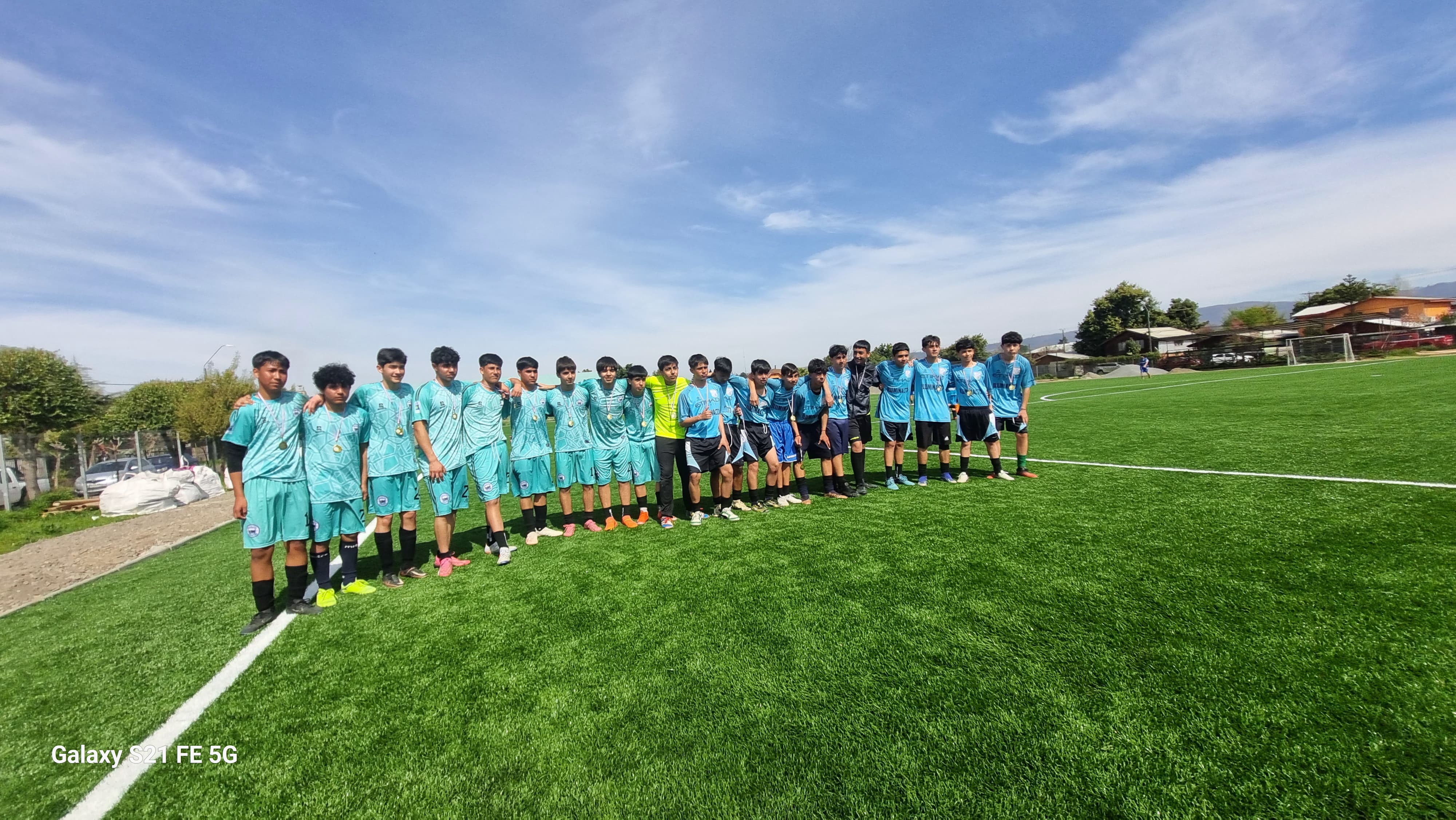 Más de 140 niños participan en las clases de las escuelas de fútbol abiertas a la comunidad. / CMPC