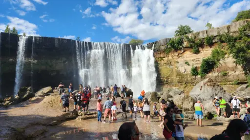 Saltos del Laja: Visitantes reclaman por basura y desorden del comercio informal