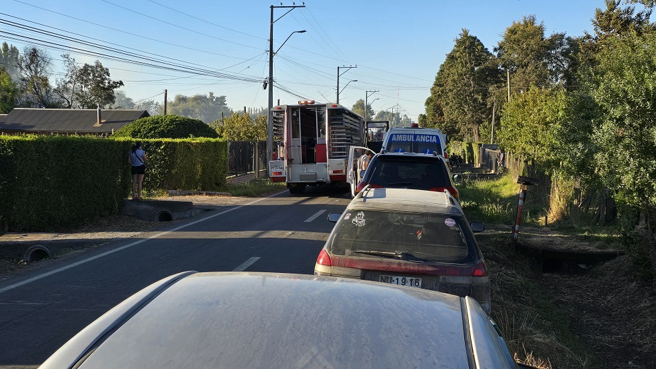 Fila de vehículos en sector Estación Candelaria / Cuerpo de Bomberos de Los Ángeles y Poder de Dios 