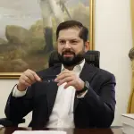 El presidente de Chile, Gabriel Boric, reacciona durante una entrevista con EFE este viernes, en el Palacio de La Moneda, en Santiago (Chile),  EFE/ Elvis González
