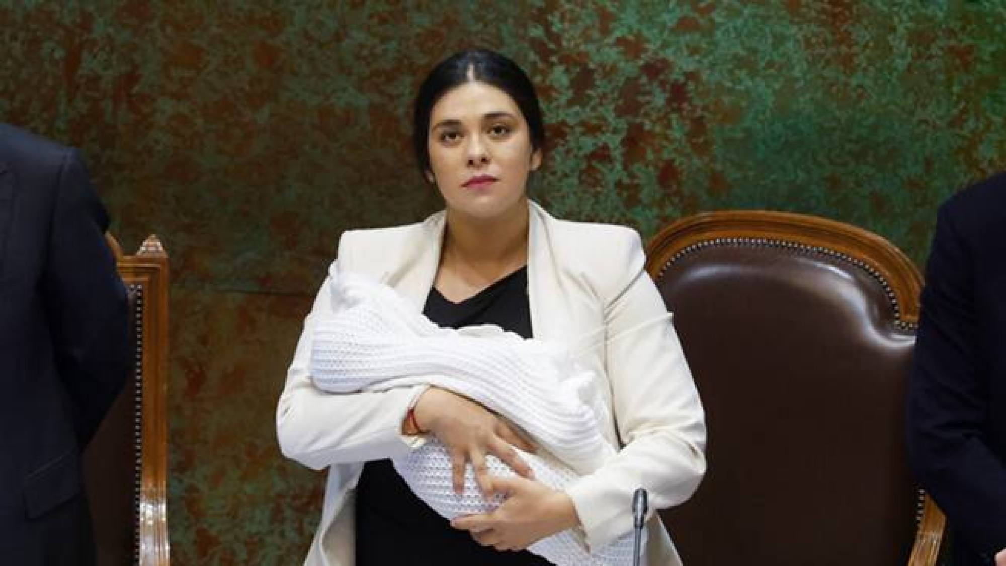 Kariola Karol Cariola renuncia a la presidencia de la Cámara de Diputados en ...