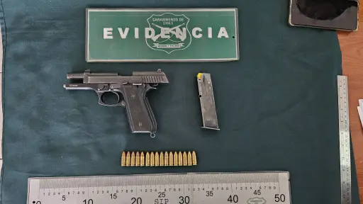Arrestan a cinco personas tras ser sorprendidas con armas en Los Ángeles