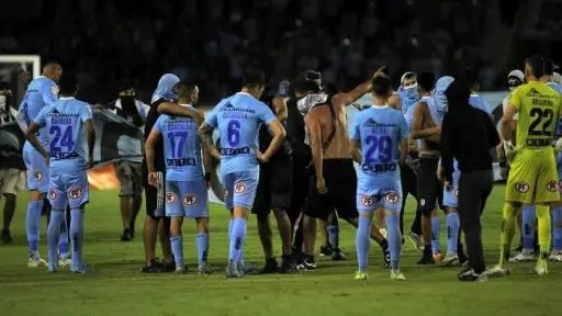 Por invasión de hinchas: ANFP decreta la victoria de Unión Española sobre Deportes Iquique