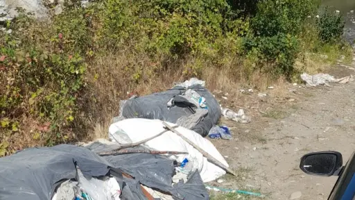 Descubren microbasural en ribera del río Duqueco: empresa constructora sería responsable