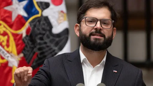 Boric colaborará con Fiscalía tras ser invitado a declarar por causa de casa de Allende