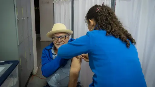 Autoridades refuerzan llamado a vacunación contra la influenza en Los Ángeles
