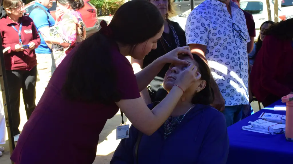 Cerca de 200 personas participaron en el primer operativo masivo para la pesquisa del glaucoma., La Tribuna