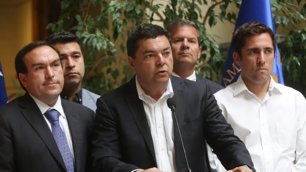 Fuenzalida y Donoso insistieron en que la inversión que tendrían que hacer las empresas de transporte “sería bastante menor en comparación con todas las vidas que a futuro se podrían salvar”., Gentileza