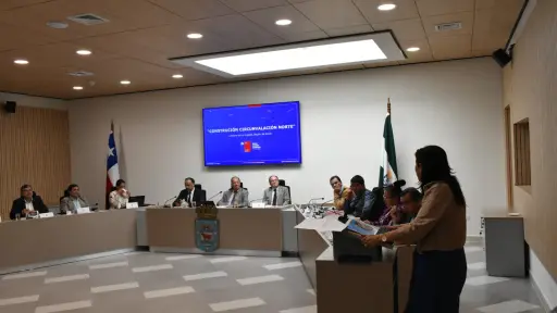 ¿Cuáles son las opiniones del alcalde y los concejales sobre el proyecto vial?