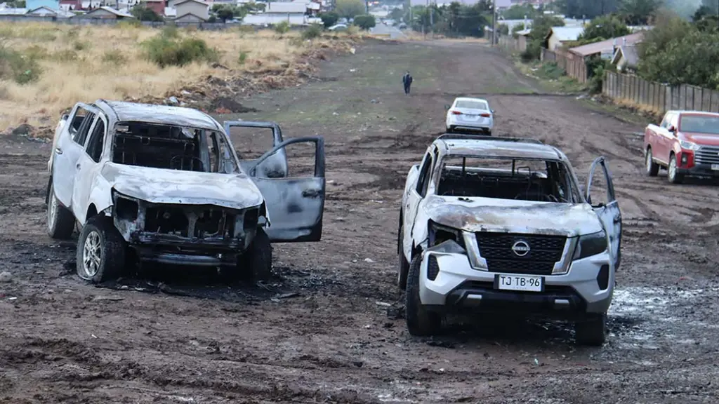 Nuevo atentado incendiario en Angol: Dos camionetas resultaron quemadas, Cedida